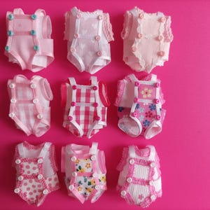 Ensemble bébé miniature 2 pièces.
