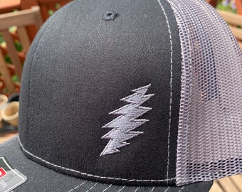 13 Point Bolt Low Profile Embroidered Snapback Trucker Hat (Richardson 115)