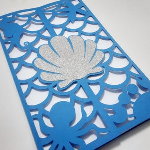 Tarjeta plegable de puerta Plantilla SVG Tarjeta de ostra Cricut bajo el mar Fiesta temática Corte láser Invitación de fiesta de verano Silueta Cameo Tarjeta de verano AI