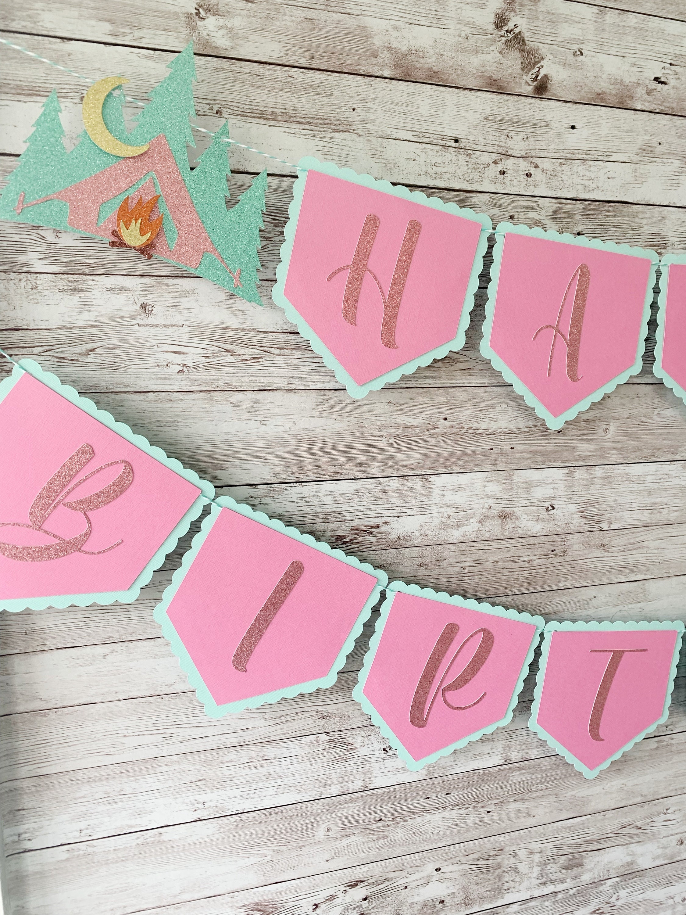 Camping Party Banner 'Happy Camper' – Bunte Motive Mit Zelt, Lagerfeuer & Tieren