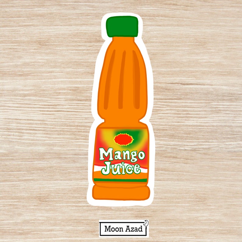 Puede incluir: Una pegatina de una botella de zumo de mango. La botella es naranja con una tapa verde y una etiqueta que dice "Zumo de mango".