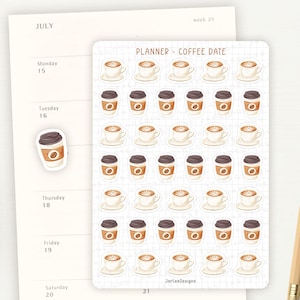Op de afbeelding: Een vel plannerstickers met koffie-thema illustraties, waaronder kopjes en to-go bekers. Het vel is gelabeld "PLANNER - COFFEE DATE" en ligt naast een kalenderpagina en een potlood.