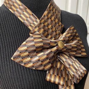 NWT Jos A Bank Men’s Tie 100% Silk Gray Navy Stripe Necktie New