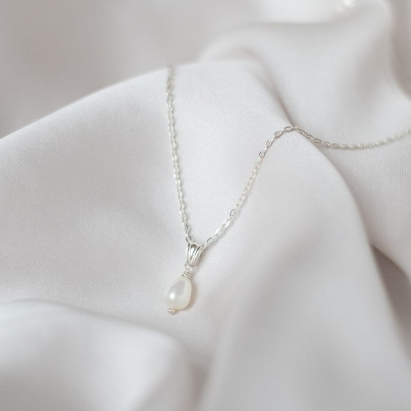 Fine silver necklace with pearl pendant • Minimalist • JULIETTE