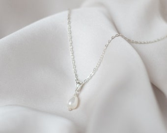 Fine silver necklace with pearl pendant • Minimalist • JULIETTE