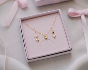 Valentinstag Schmuck Set Kette & Ohrringe Gold mit Herz Anhänger • 14k Gold Filled • AMOUR Set