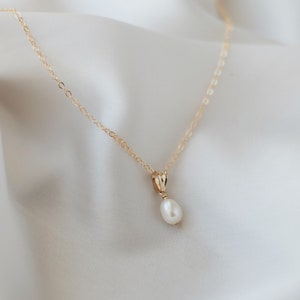 Dainty gold necklace with pearl pendant 14k gold filled JULIETTE image 4
