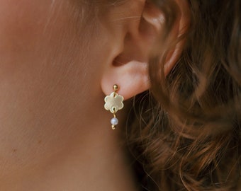 Flower earrings gold with small pearl • 14k gold filled • freshwater pearls