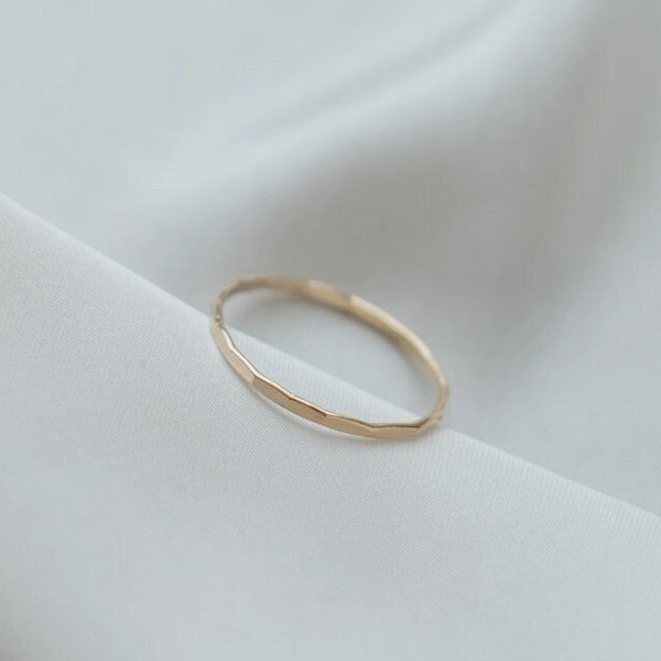 Feiner gehämmerter Ring Gold • 14k Gold Filled • HAMMERED