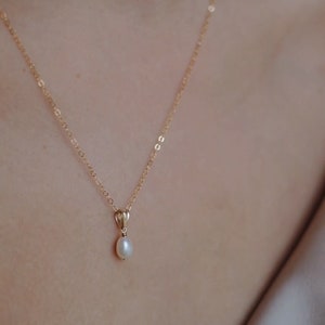 Dainty gold necklace with pearl pendant 14k gold filled JULIETTE image 5