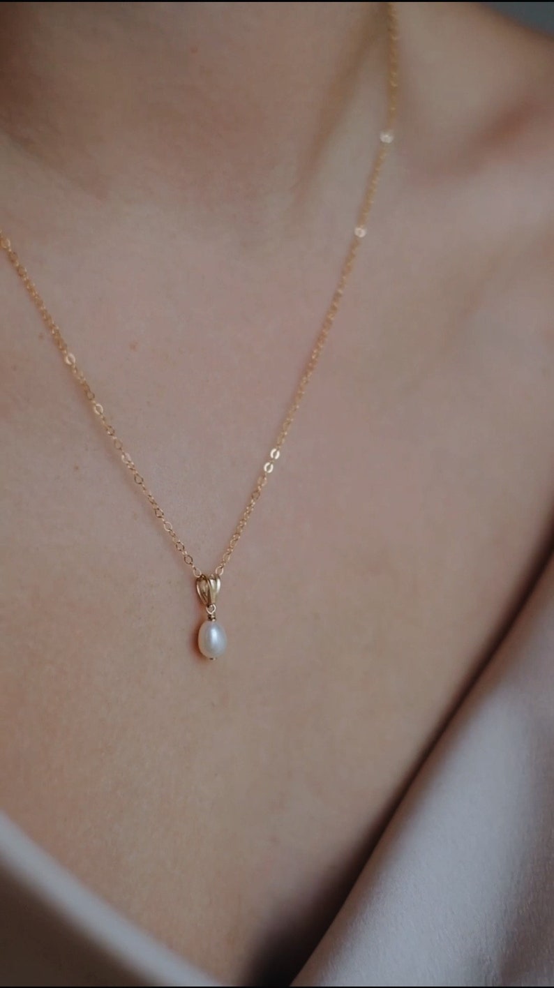 Dainty gold necklace with pearl pendant 14k gold filled JULIETTE image 5
