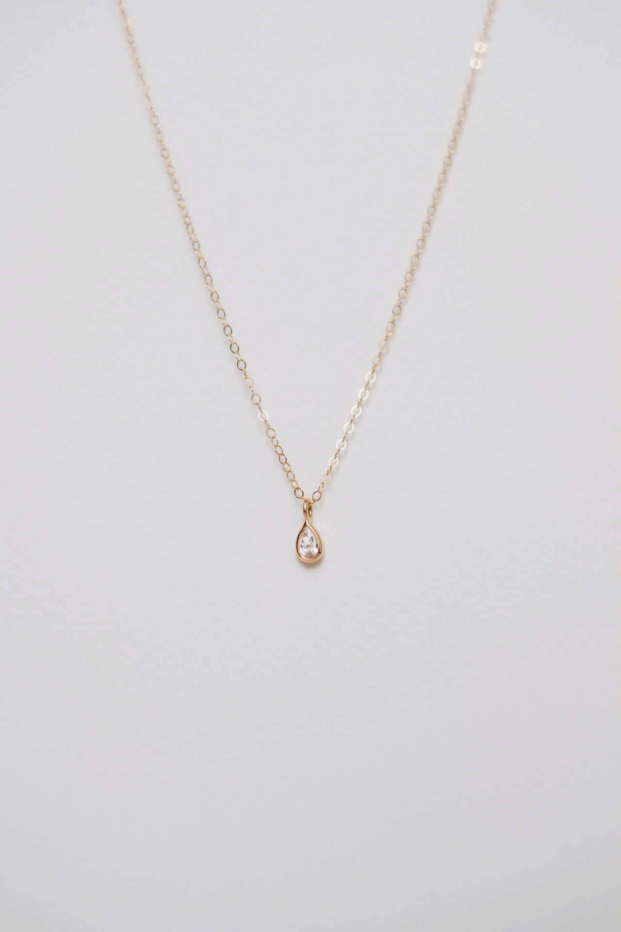 ディファレントネックレス　different necklace Classic Butterfly Diamond Necklace, White Gold - Graff