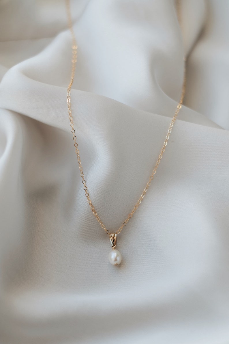 Dainty gold necklace with pearl pendant 14k gold filled JULIETTE image 6