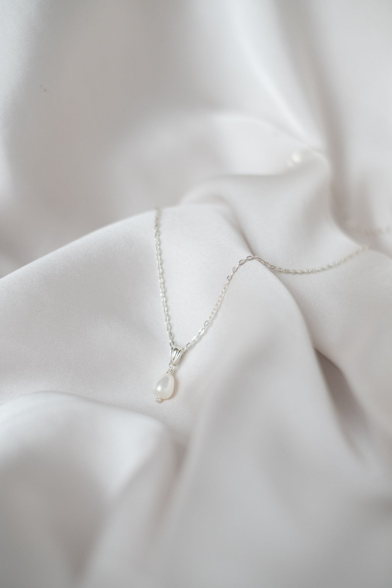 Feine Halskette Silber mit Perlen Anhänger Minimalistisch JULIETTE Bild 1