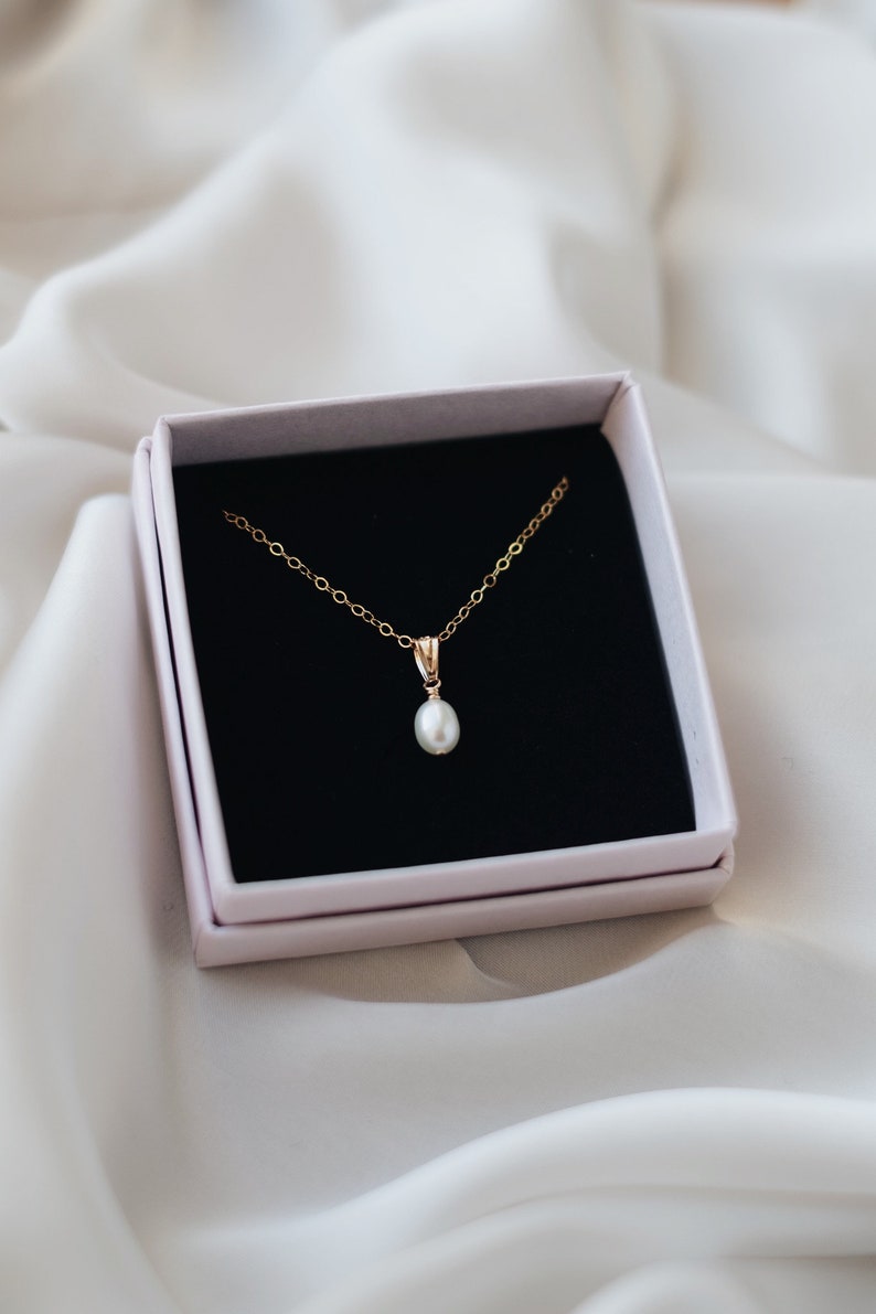 Dainty gold necklace with pearl pendant 14k gold filled JULIETTE image 8