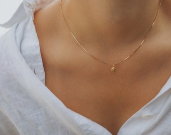 Fijne gouden ketting met schelphanger • delicate gouden ketting