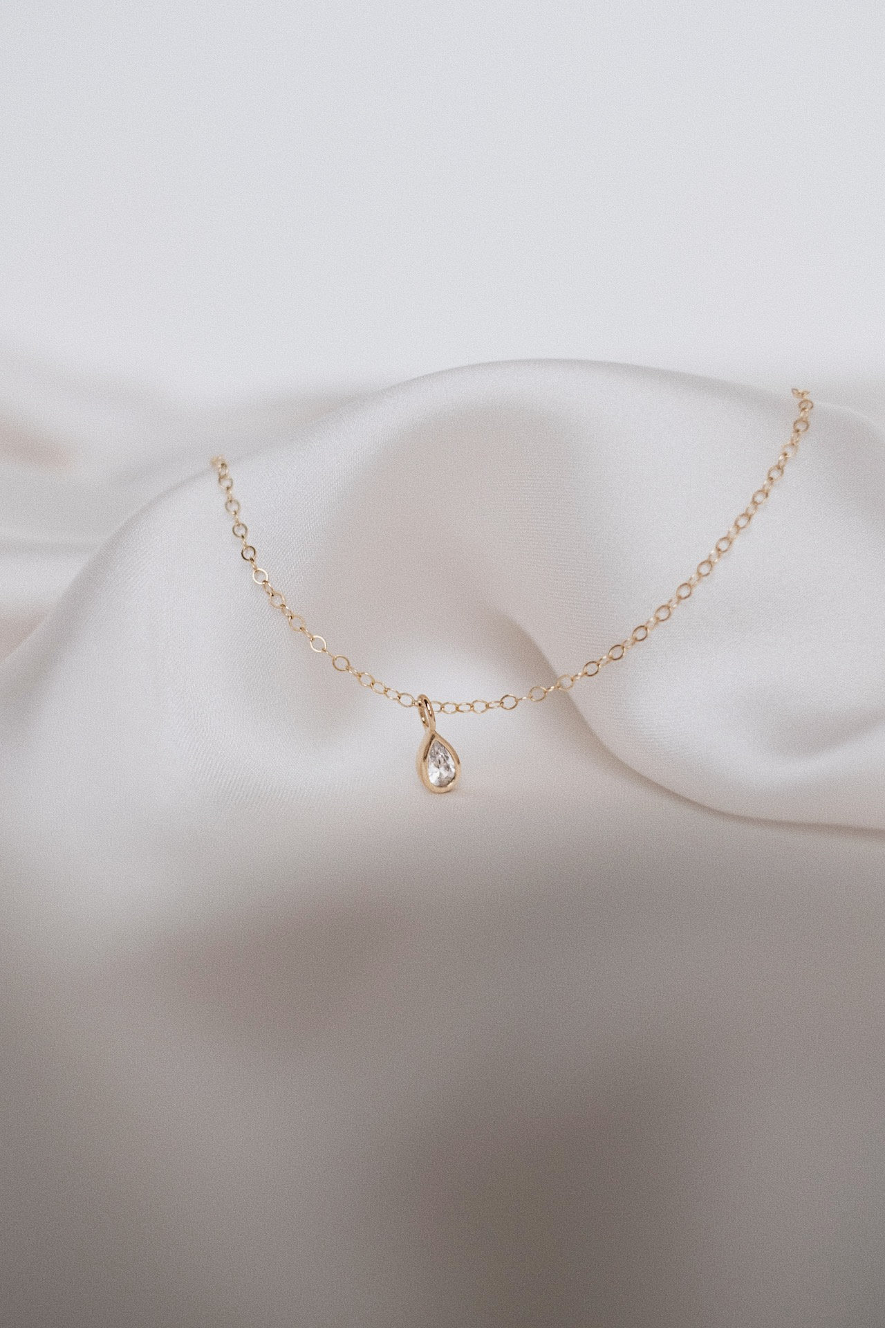 YAZILIND Halskette Für Damen – Wassertropfen-Anhänger Mit Zirkonia, 45 Cm, Antik & Wasserbeständig