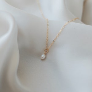 Collier en or délicat avec petit pendentif perle Or rempli 14 carats JULES image 4