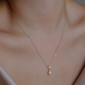 Dainty gold necklace with pearl pendant 14k gold filled JULIETTE image 3