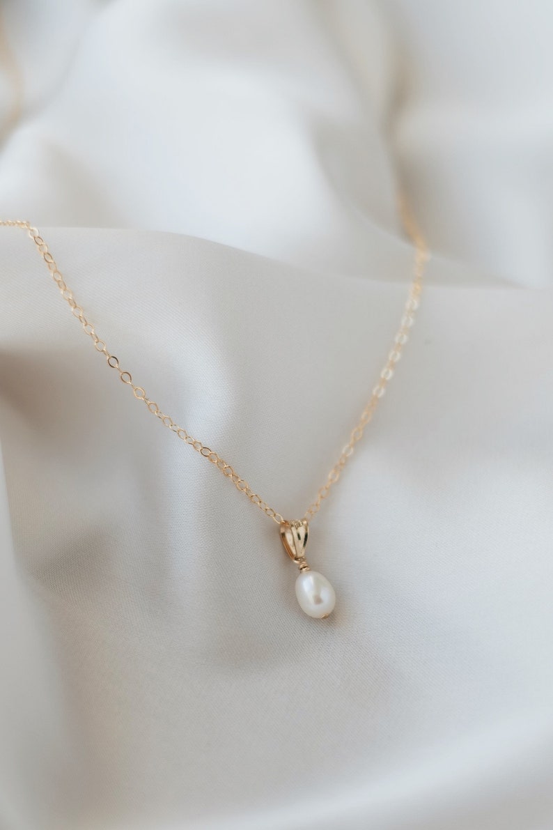 Dainty gold necklace with pearl pendant 14k gold filled JULIETTE image 4