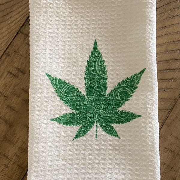 Pot Leaf Hand Towel / Kitchen Towel / Bathroom Towel / Kitchen Decor / Bathroom Decor / Housewarming Gift