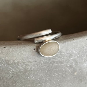 Strand Stein 925 verstellbarer Ring | Natürliche Sea Pebble Recycled Unisex Ring | Minimal Slow Crafted Ring Freundschaft Geschenk| Schmuck aus griechischen Steinen