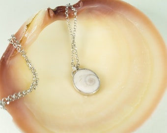 Collar de plata de ley con colgante minimalista estilo playero y concha de ojo de Shiva
