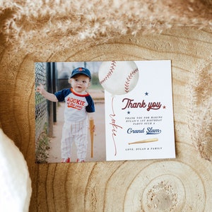 Plantilla de tarjeta de agradecimiento con foto de béisbol, tarjeta de agradecimiento al novato del año, primer cumpleaños de béisbol, descarga instantánea editable e imprimible 445