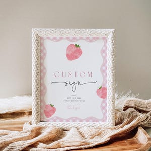 Modelo de cápsula do tempo de morango, lembrança de primeiro aniversário de frutas vermelhas, decoração de festa xadrez rosa ondulada, para impressão, editável, download instantâneo 171