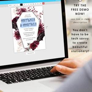 Op de afbeelding: Een laptopscherm dat een digitale uitnodiging voor een Halloween-feest toont. De uitnodiging heeft een gotisch ontwerp met een kist, vleermuizen en bloemen. De tekst op de uitnodiging luidt "Kostuums & Cocktails".