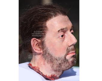 Cabeça masculina decepada de silicone para filme e televisão. Item de terror/Halloween decapitado.