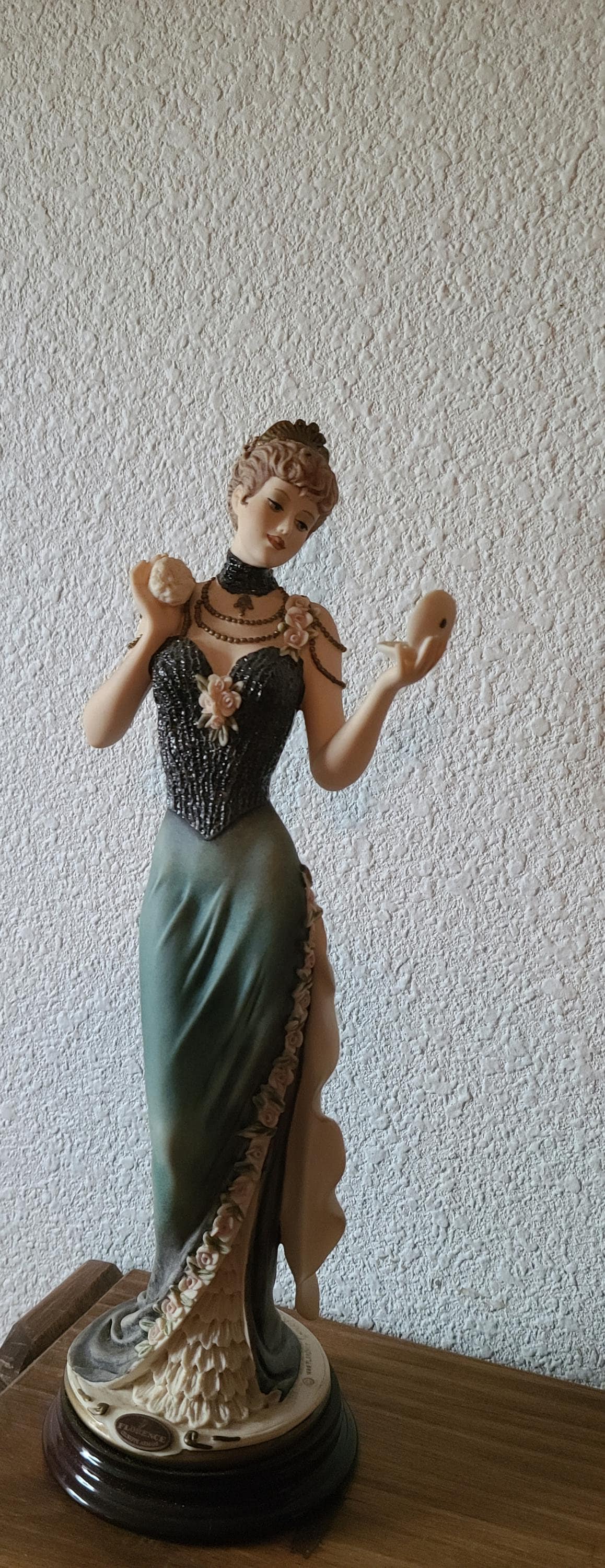 Florence Giuseppe Armani Serena Dama Con Cipria Figurine