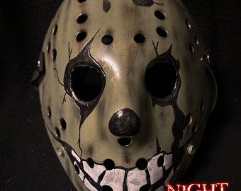 Spring trap hockey mask