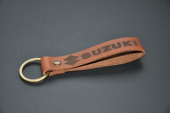 Llavero Suzuki de cuero. Llavero personalizado. Caja de regalo. El mejor regalo.