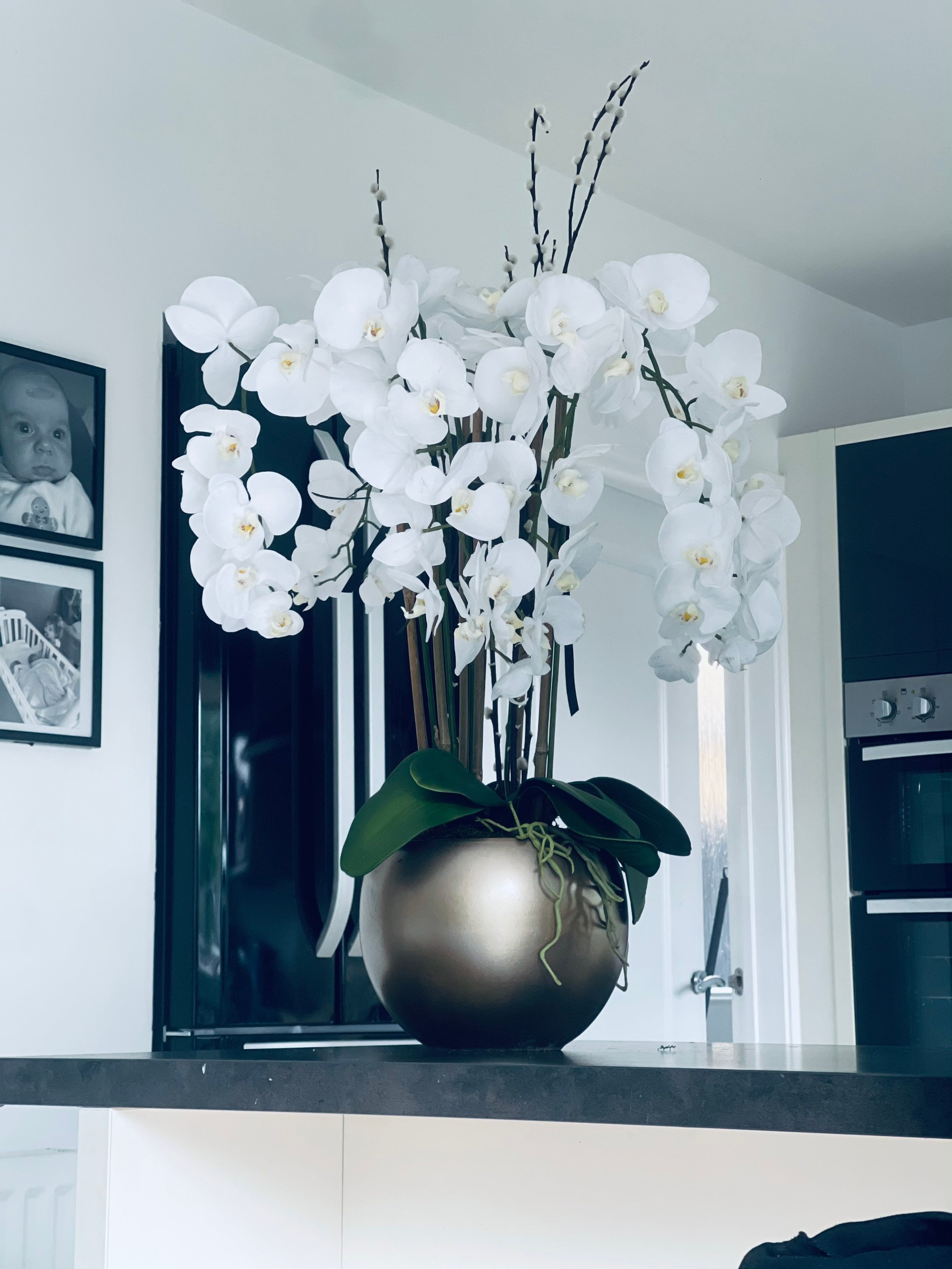 Orchidees Blanches- Arreglos Orquideas Artificiales - Arreglo de 5 varillas  en base de porcelana blanca Precio S/ 550 soles