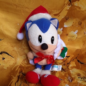 Sonic plushy's top