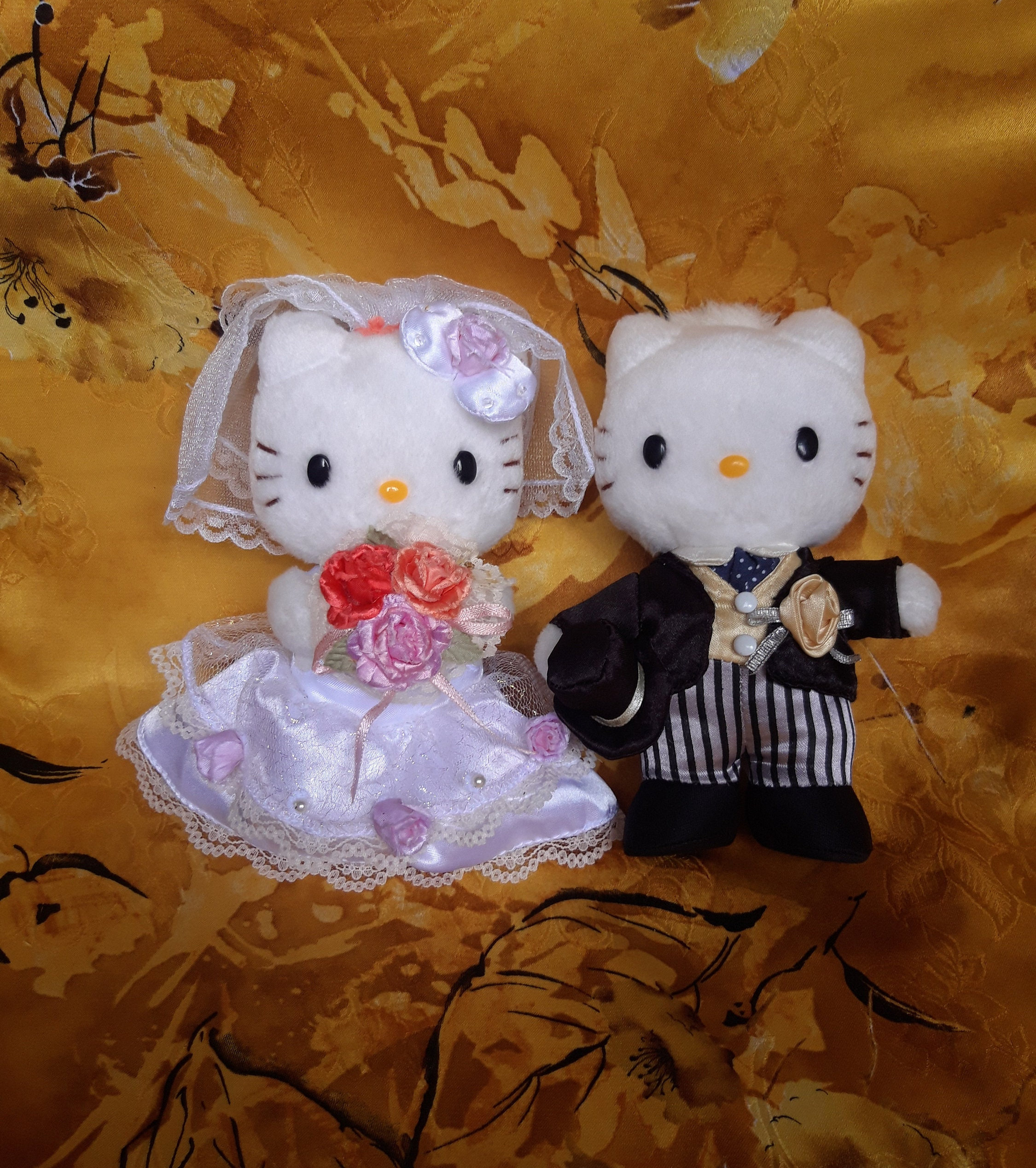Hello kitty wedding doll