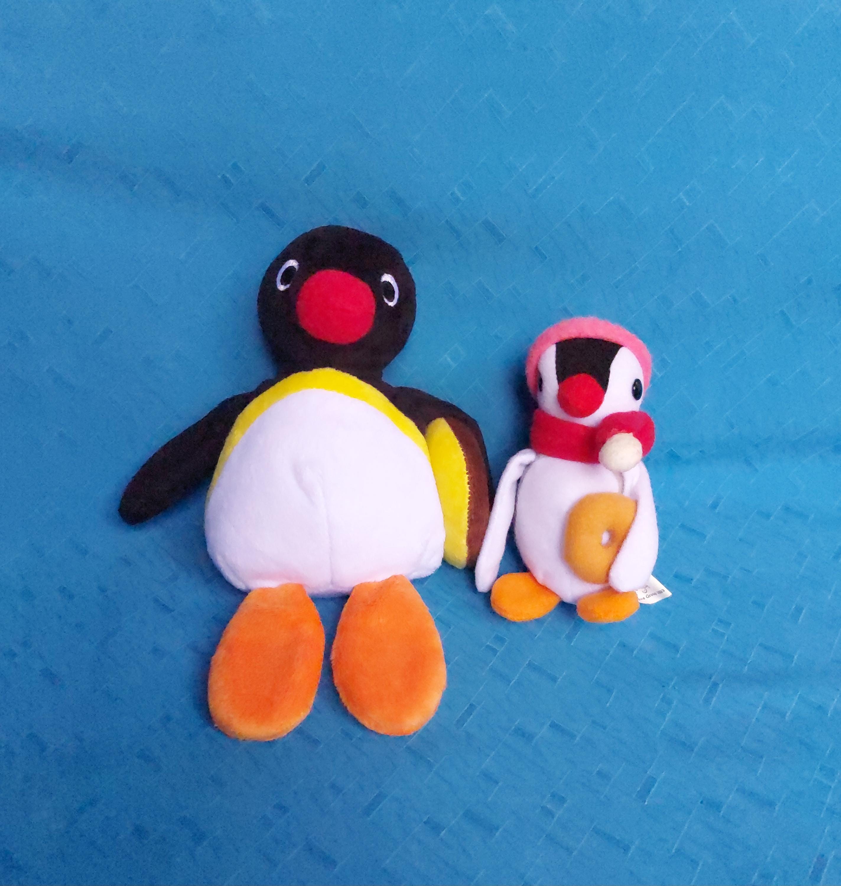 2011年 mister Donut 限定 コラボ Pingu ぬいぐるみ Pingu and Pinga Hold Donut Mister Donut Plush Stuffed Doll Soft
