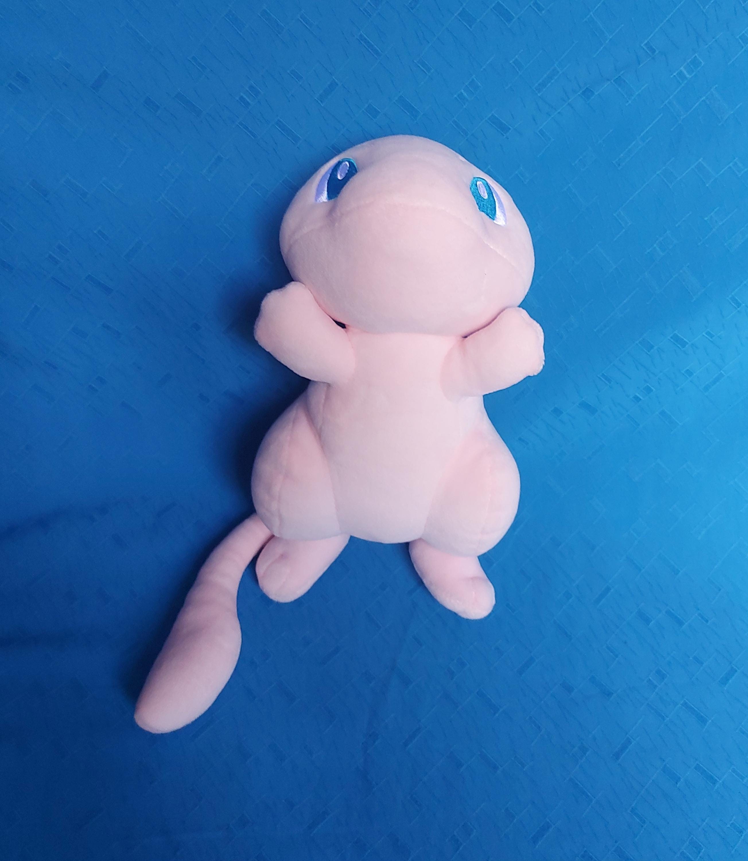 ミュウが寝そべっているポケモンポケットモンスターのぬいぐるみ人形
