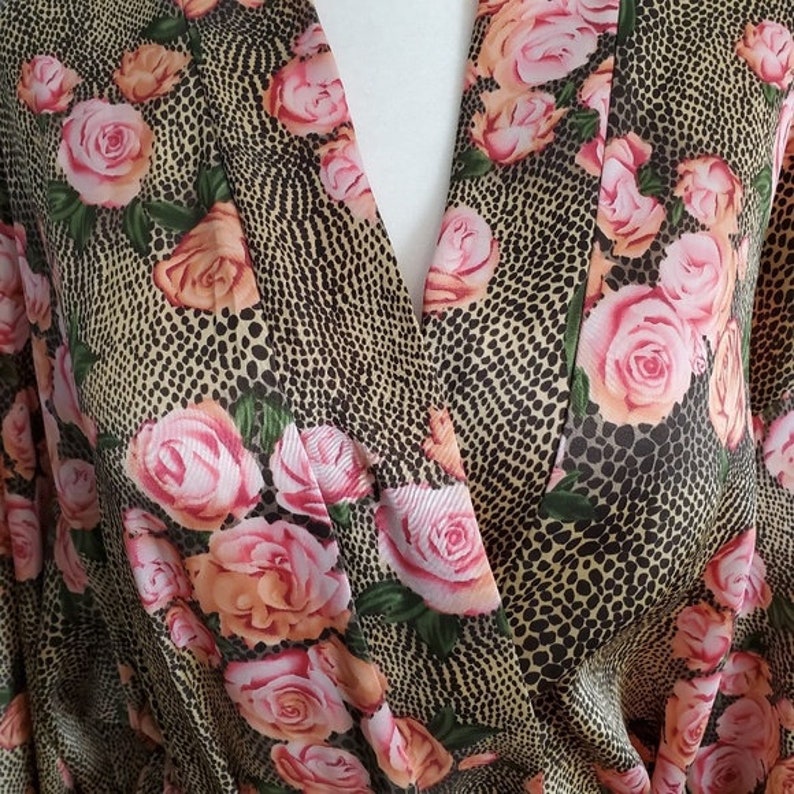 Cruz Vintage Elegant Snakeskin Rose Satin Wrap Around Robe