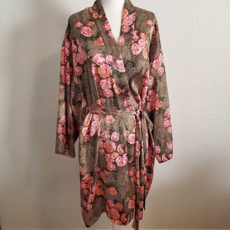 Cruz Vintage Elegant Snakeskin Rose Satin Wrap Around Robe