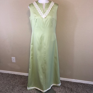 Vintage 60s 70s Lettuce Green Off White Lace Detail Sleeveless Maxi Long Dress