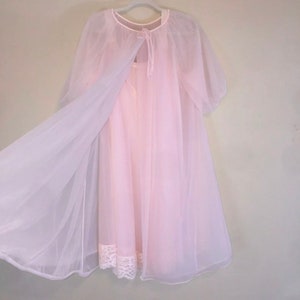 Vintage 70's Shadowline Pink Nylon Gown and Robe Set Puffy Sleeves Lace Trim M image 4