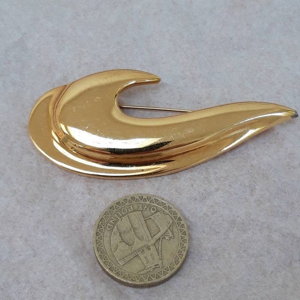 A signed Napier gold tone swoosh style brooch