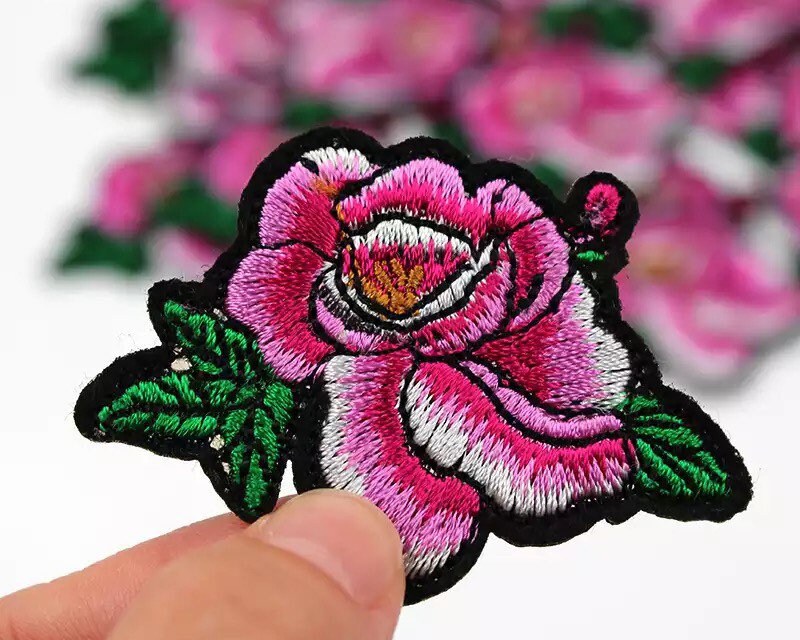 Liveish Multicolor 8 * 8cm Lotus Flower Embroidery Applique, 5 Flower Iron-On Flower Patches, Purple Flower Patches for T-Shirts, Clothing, Home