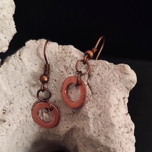 Koperen kettingring oorbellen | Rustieke industriële middeleeuwse boho steampunk-sieraden | Gemengde metaallook, aardachtige oorbellen, uniseks