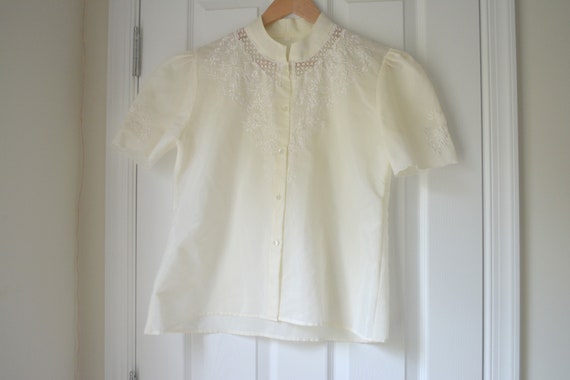 Vintage 1960s Cream/White Blouse with Lace Detail… - image 4