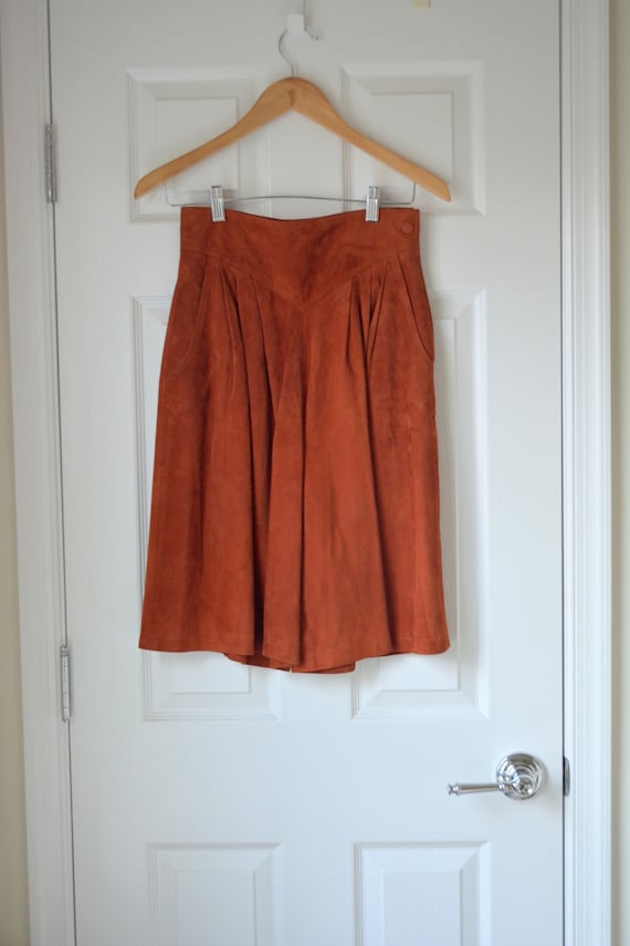 Vintage Suede High Waisted Pleated Shorts | Handma