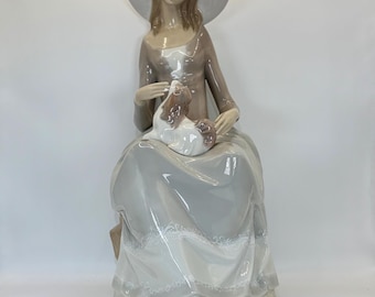 LLADRO 1960 Authentic Figurine 12L6 - Seated Lady with Hat & Animal 13" Porcelain Sculpture