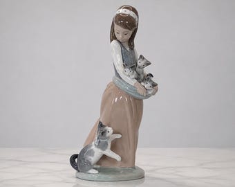 Vintage 1060 Authentic Lladró Figurine - Tall Girl with Cats / Kittens (9") - ES10